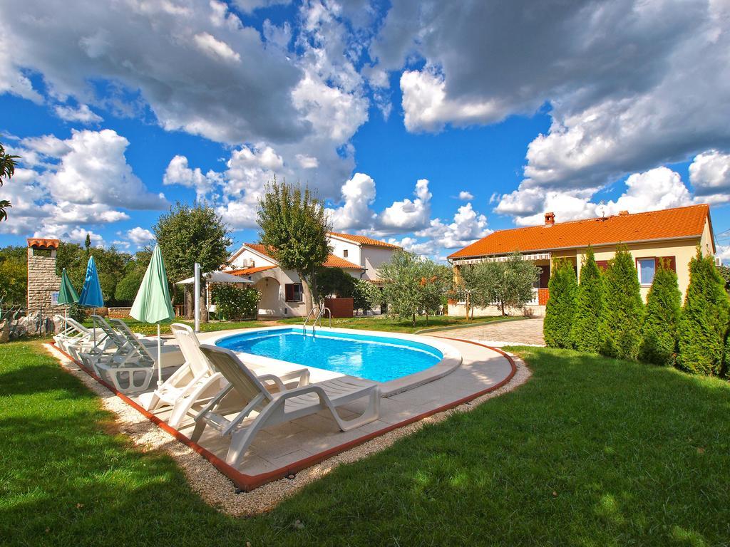 Apartment House 333 Pavicini